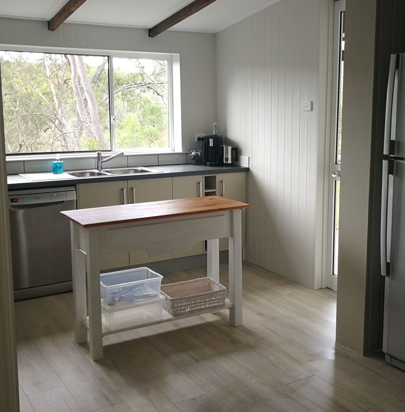 Kitchen island for preparation